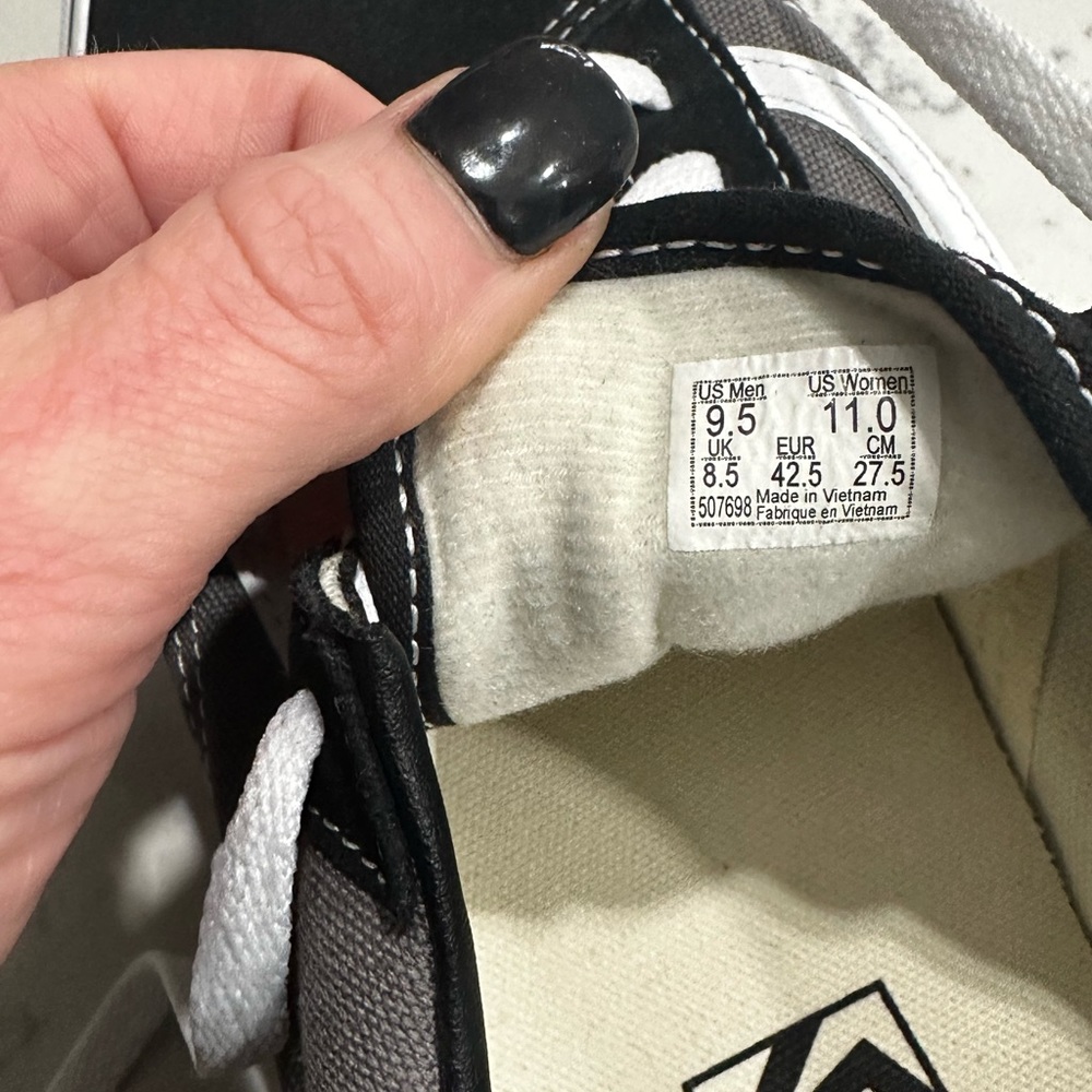 Vans - Picture 3 of 3